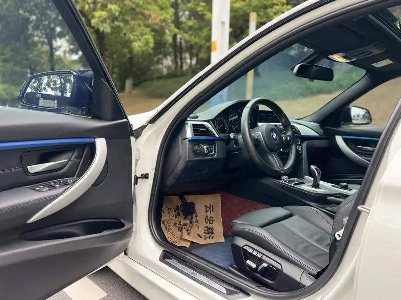 BMW 3 Series 2018 320i M Sport Package — 13