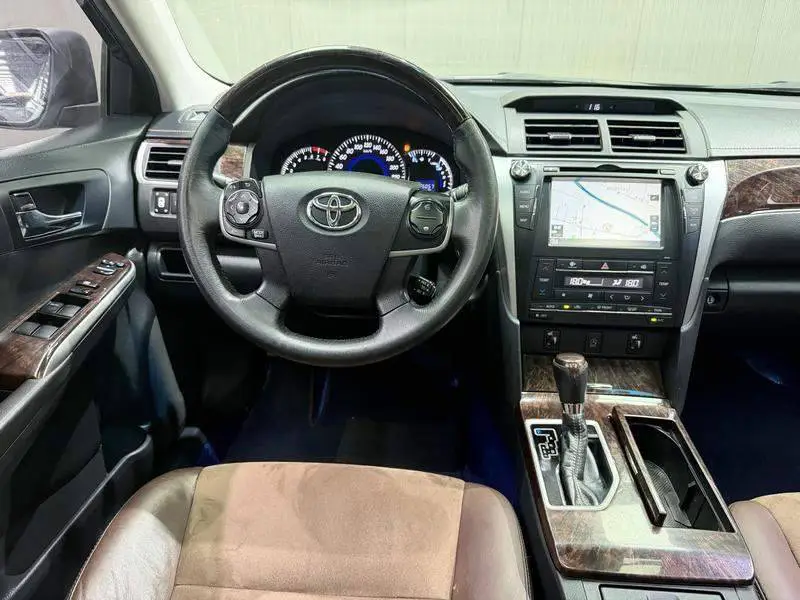 Camry 2016 Hybrid 2.5HG 10th Anniversary Luxury Navigation Edition — 10