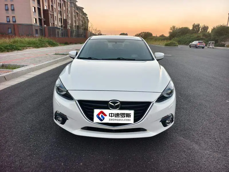 Mazda 3 Angkesaila 2014 Hatchback 2.0L Automatic Flagship Model — 2