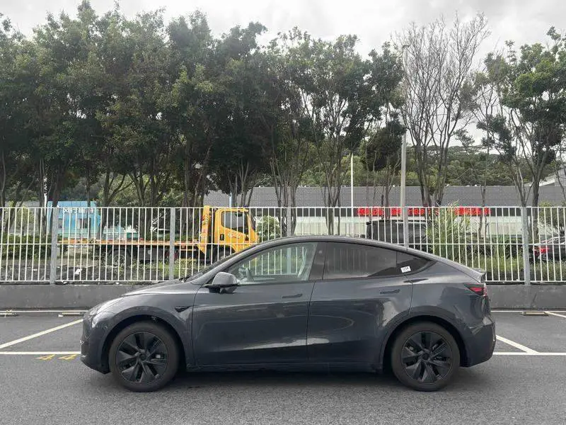 Model Y 2024 rear-wheel drive version — 4
