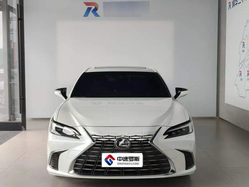 Lexus ES 2025 300h Premium Edition — 2