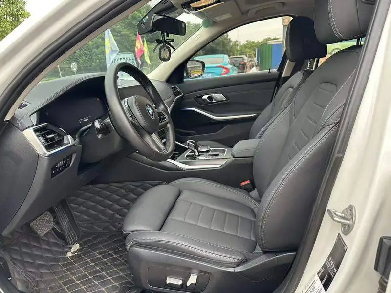BMW 3 Series 2020 facelifted 325i M Sport package — 8