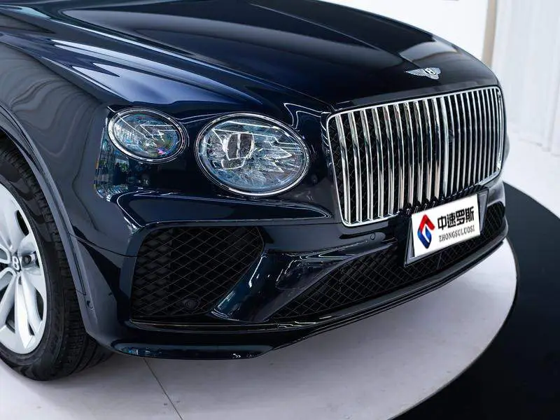 Bentayga 2023 4.0T V8 Long Wheelbase Yadu Edition — 10