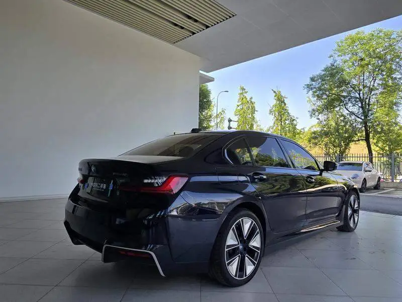 BMW i3 2023 eDrive 40 L Night Sport Package — 7
