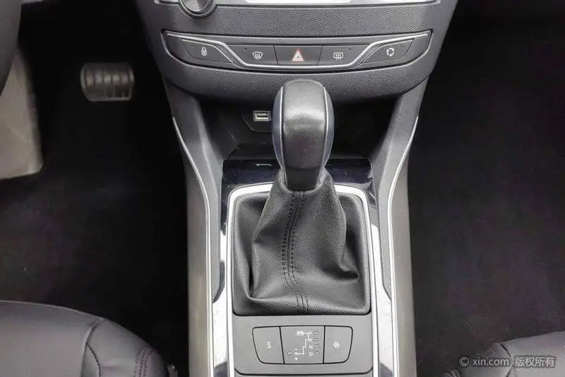Peugeot 408 2015 1.2T Automatic Luxury Edition — 16