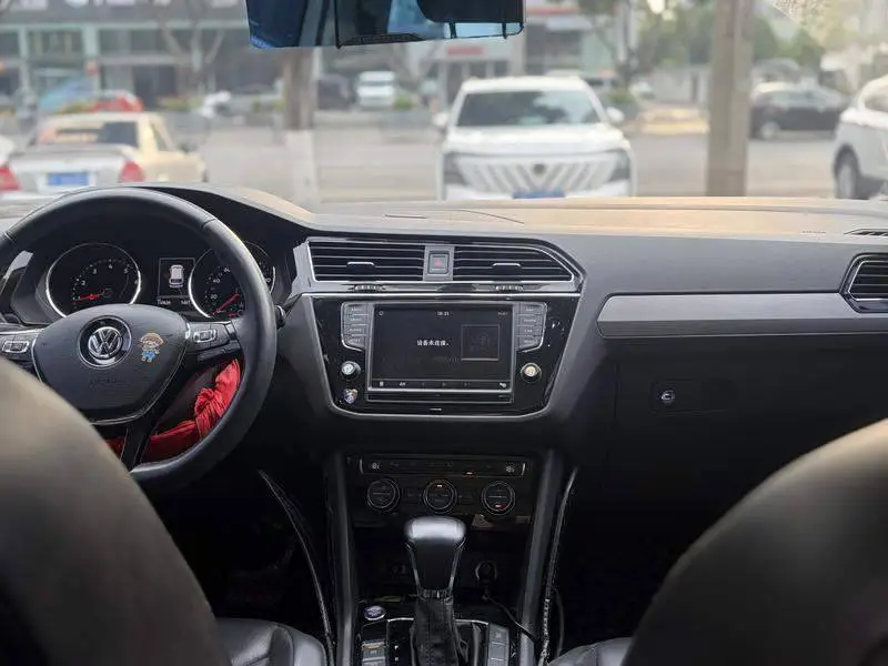 Tiguan L 2018 330TSI Automatic 2WD Luxury Edition — 6