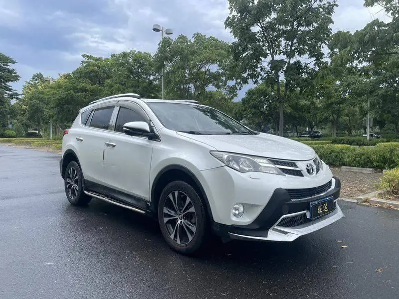 RAV4 Rongfang 2015 2.5L Automatic 4WD Elite Edition — 3