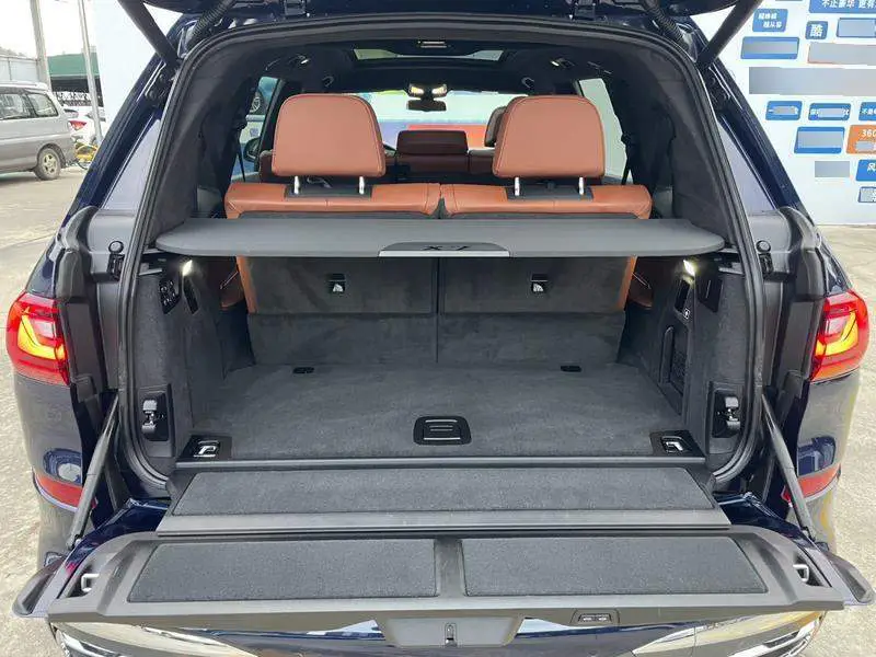 BMW X7 2021 xDrive40i Premium M Sport Package — 20