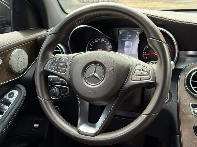 Mercedes-Benz GLC 2018 GLC 300 4MATIC Dynamic — 18
