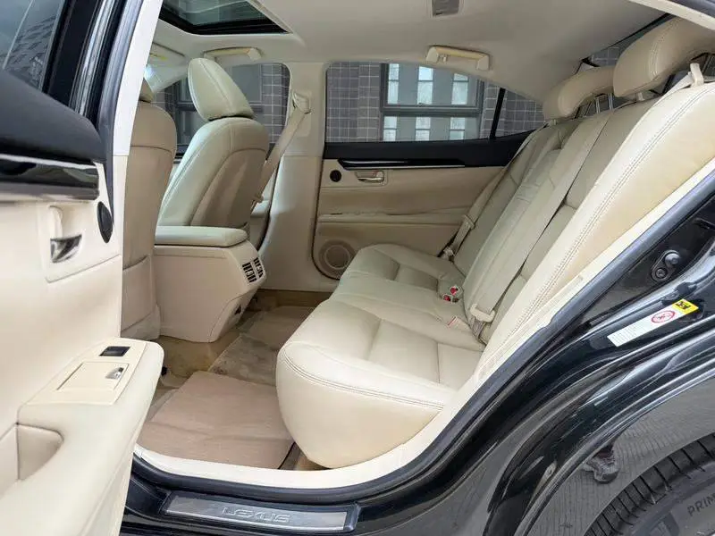 Lexus ES 2013 300h Elite Edition — 16