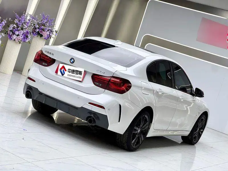 BMW 1 Series 2023 125i M Sport Night Edition — 6