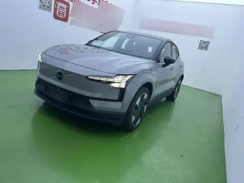 Volvo EX30 2025 rear-wheel drive long-range Ultra
