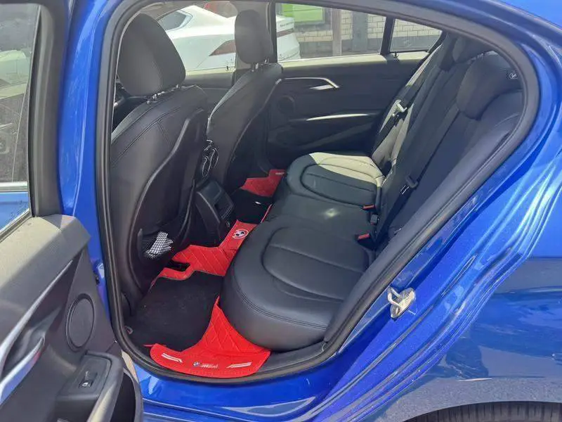 BMW 1 Series 2018 118i Sports — 11