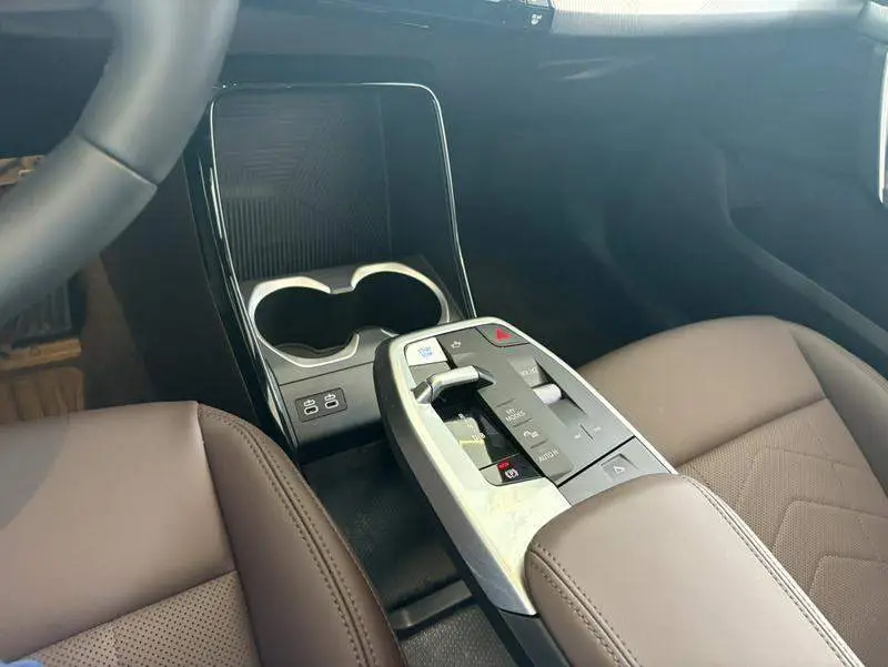 BMW iX1 2025 eDrive25L M Sport Package — 7