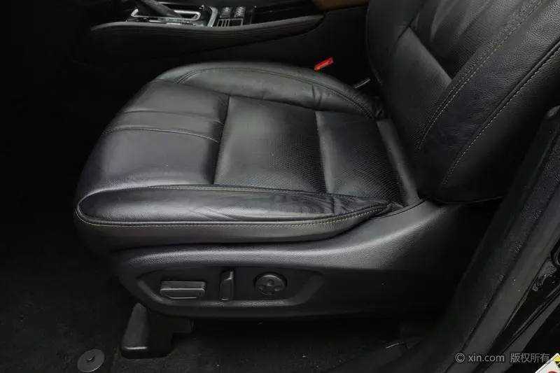 Trumpchi GS7 2017 320T 2WD Luxury Smart Link — 18