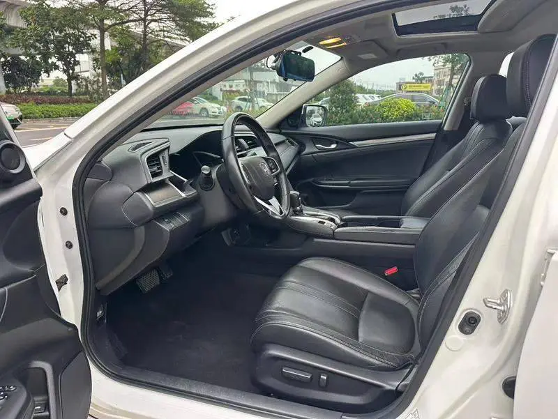 Civic 2016 220TURBO CVT Premium Edition — 8