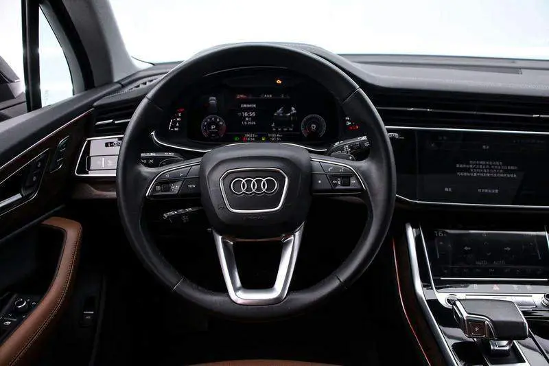 Audi Q7 2023 45 TFSI quattro S line sports model — 11