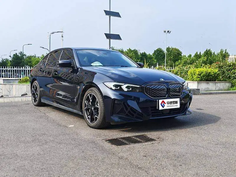 BMW i3 2025 eDrive 40 L Night Edition — 3