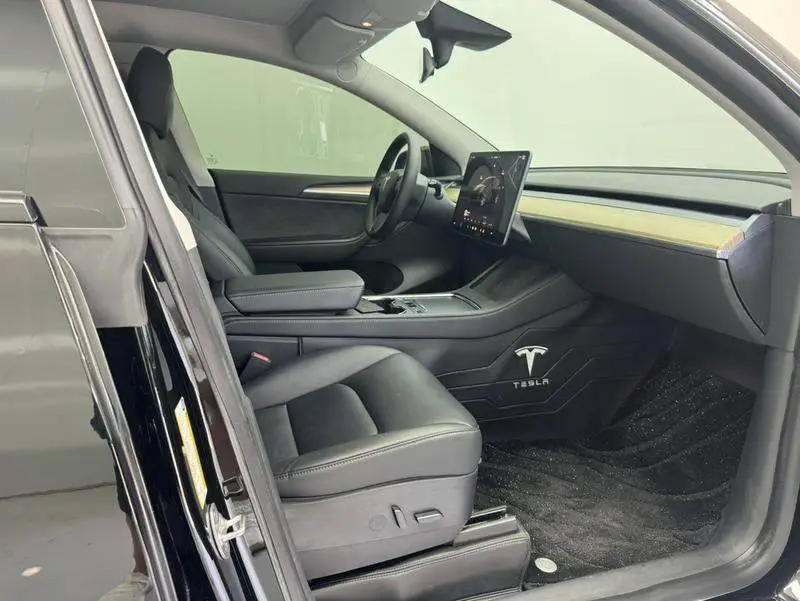 Model Y 2022 facelifted rear-wheel drive version — 13