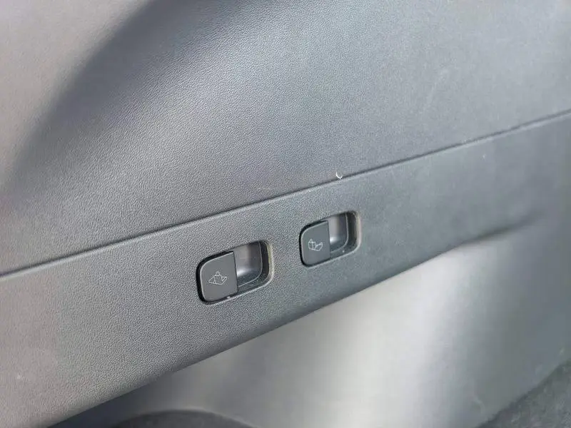Model Y 2022 facelifted rear-wheel drive version — 13