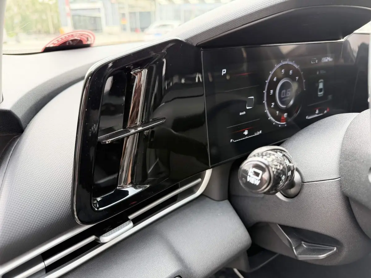 Elantra 2022 1.5L CVT LUX Premium Edition — 14