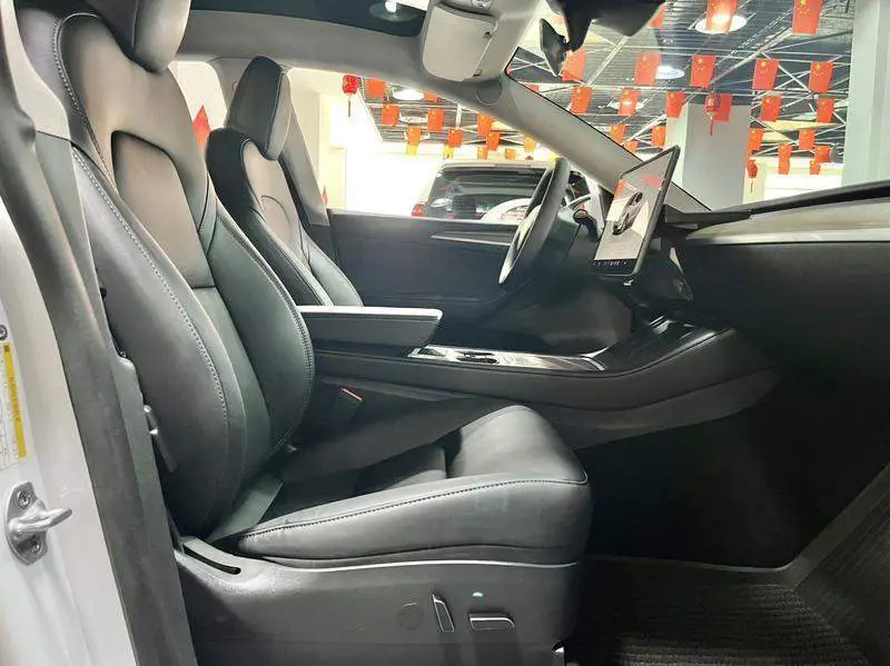 Model Y 2023 Long Range All-Wheel Drive — 14