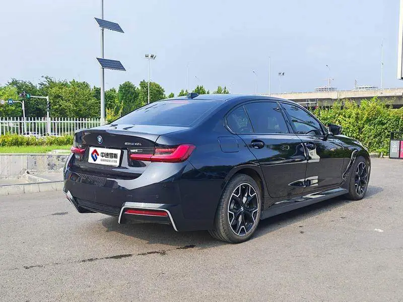 BMW i3 2025 eDrive 40 L Night Edition — 7