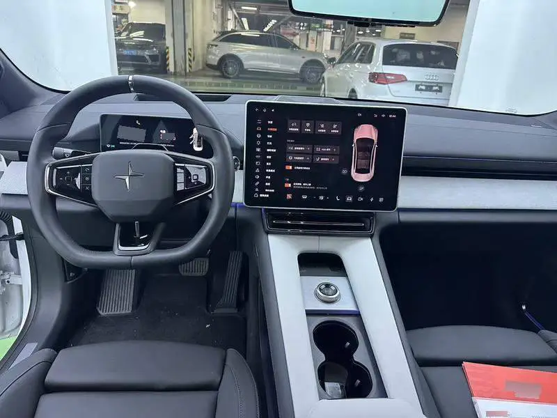 Polestar 4 2024 Single Motor Standard Range PLUS Double Star Interconnected Edition — 10