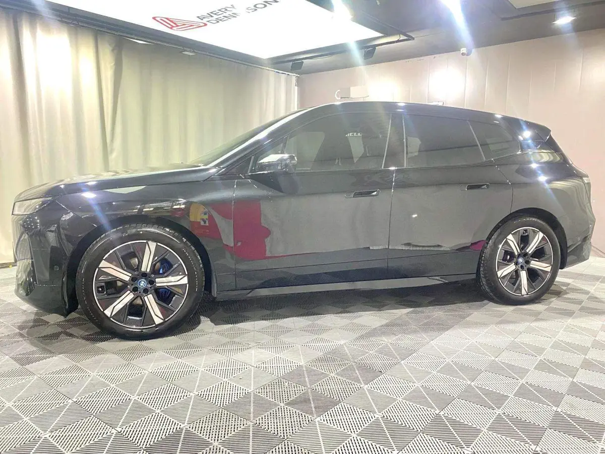 BMW iX 2023 xDrive50 — 7