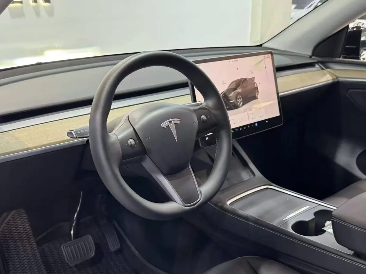 Model Y 2022 facelifted rear-wheel drive version — 7