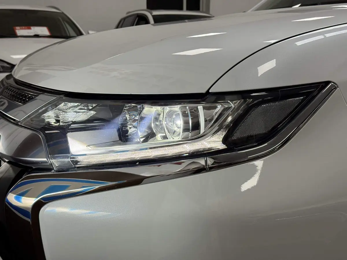 Outlander 2021 Model 2.0L 2WD Enjoy Edition 7 Seaters — 7