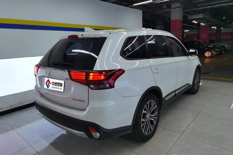 Outlander 2018 2.0L 2WD Jiale Edition 7 Seaters — 3
