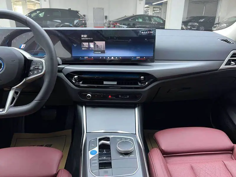 BMW i3 2025 eDrive 35 L — 13