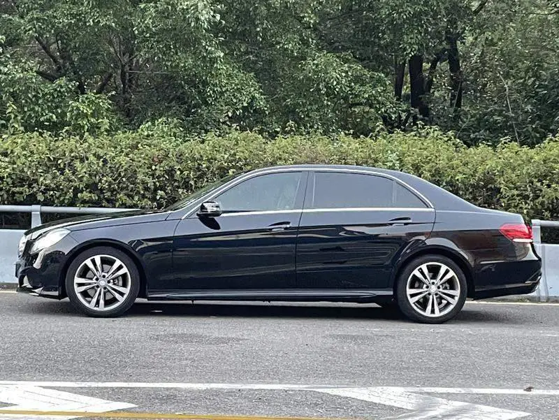 Mercedes-Benz E-Class 2015 E 260 L Sports Fashion Edition — 3