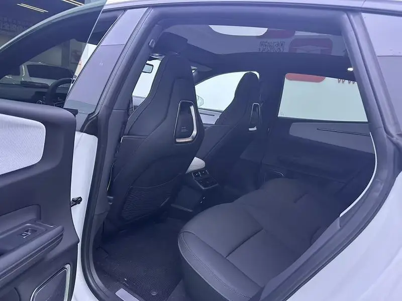 Polestar 4 2024 Single Motor Standard Range PLUS Double Star Interconnected Edition — 13