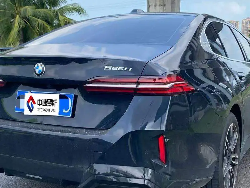 BMW 5 Series 2026 525Li M Sport Package — 5