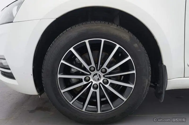 Octavia 2019 1.5L Automatic Luxury Edition — 10