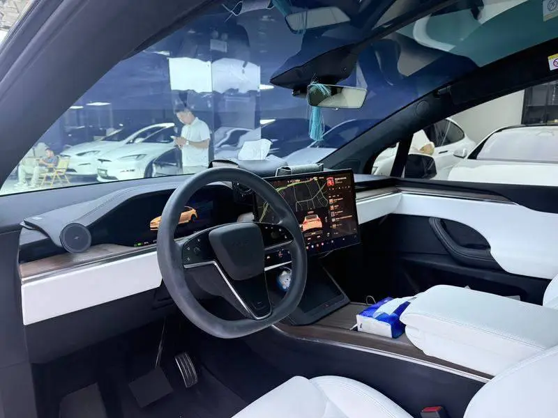 Model X 2023 Dual Motor All-Wheel Drive — 9