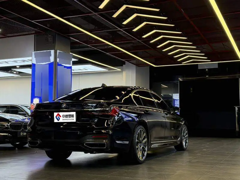 BMW 7 Series 2022 740Li xDrive Executive M Sport Package — 5
