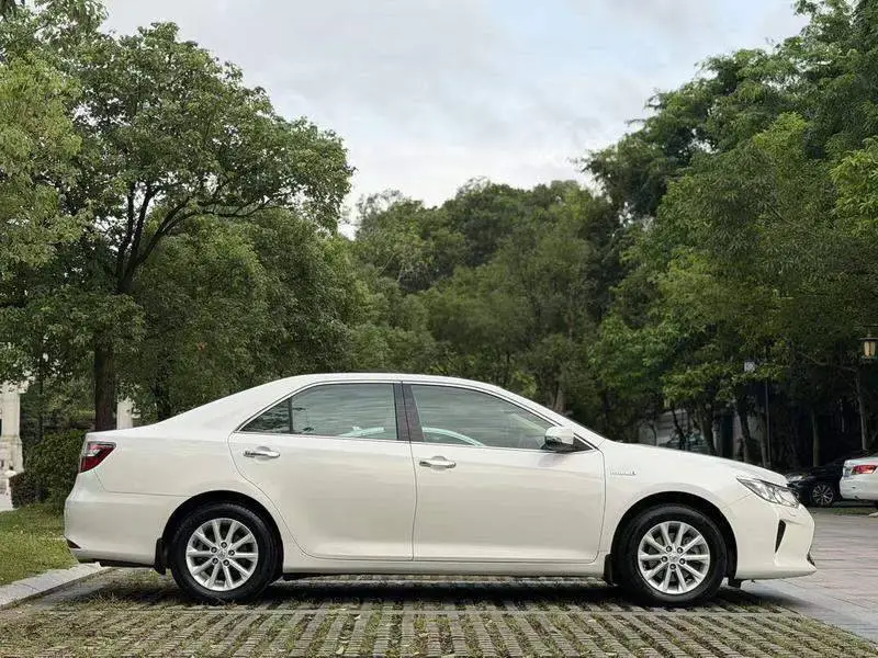 Camry 2015 Hybrid 2.5HG Luxury Navigation Edition — 7