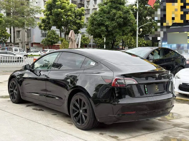 Model 3 2022 rear-wheel drive version — 4