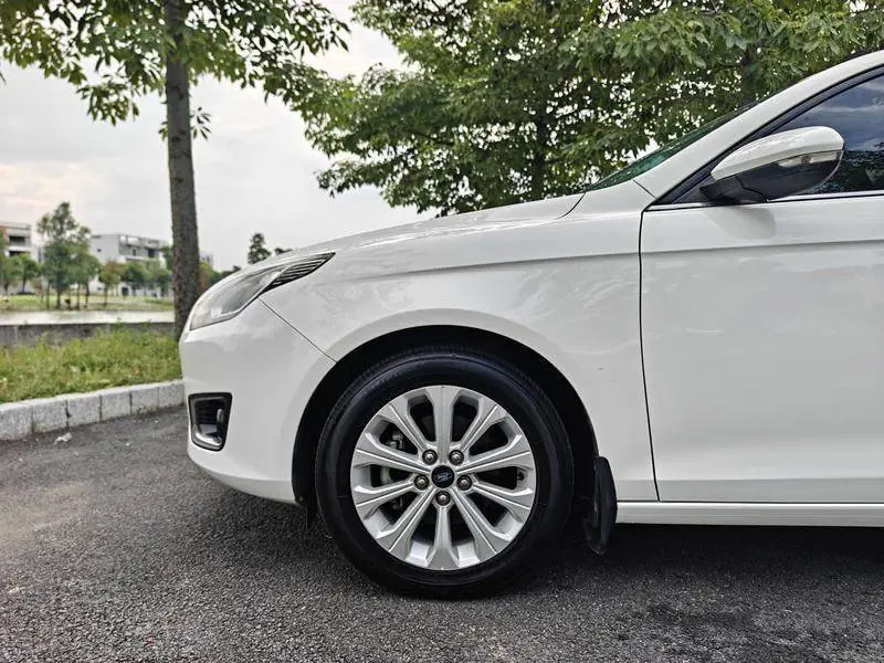 Furis 2015 1.5L Automatic Fashion Model — 10