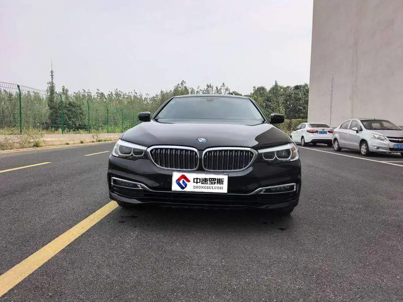 BMW 5 Series 2019 525Li Luxury Package — 2