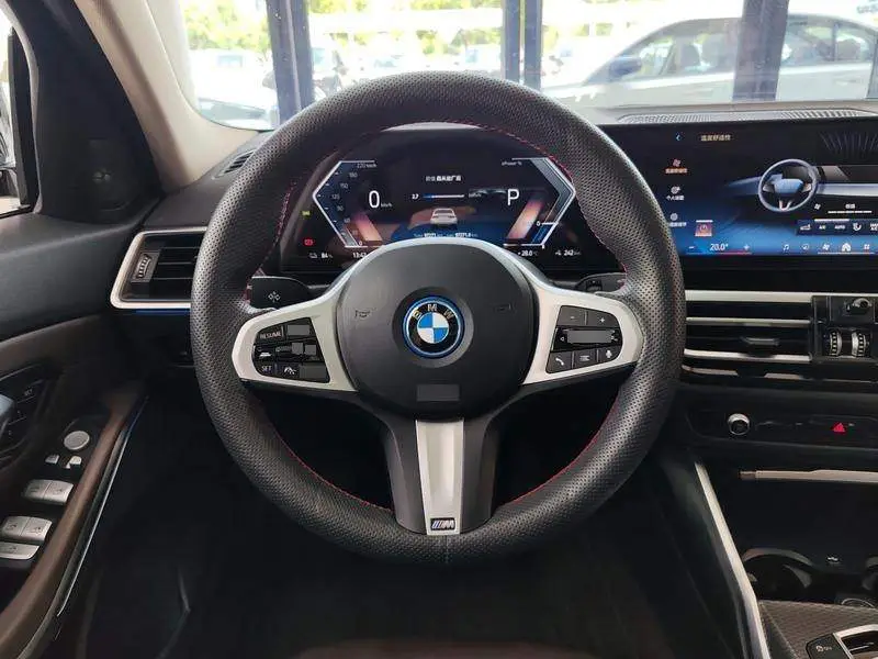 BMW i3 2023 eDrive 40 L Night Sport Package — 13