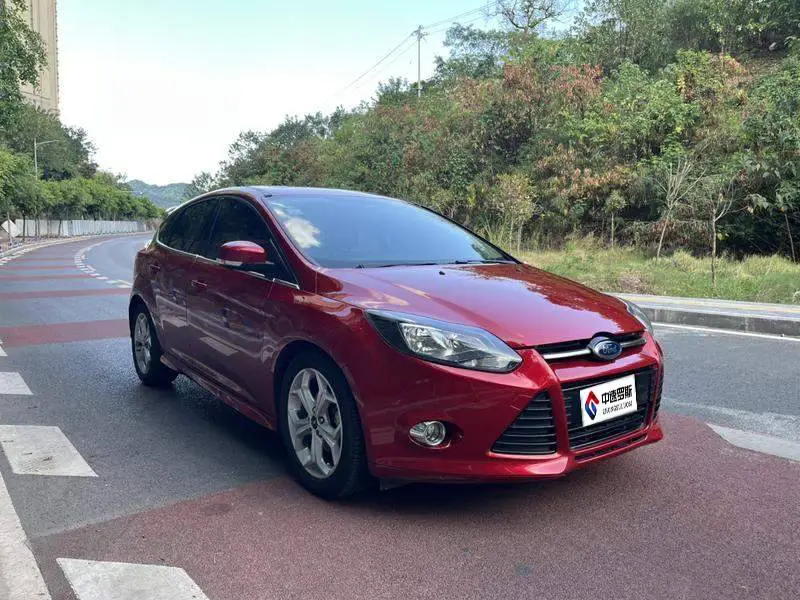 Fox 2012 Hatchback 2.0L Automatic Luxury Sports — 3
