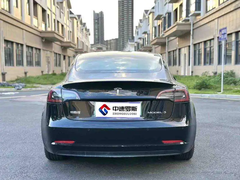 Model 3 2020 facelifted long-range rear-wheel drive version — 4