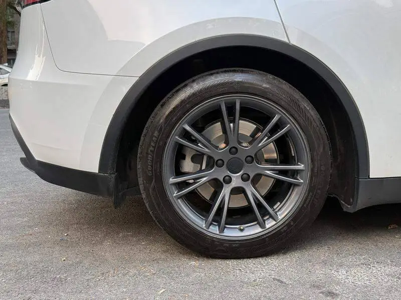 Model Y 2024 rear-wheel drive version — 16