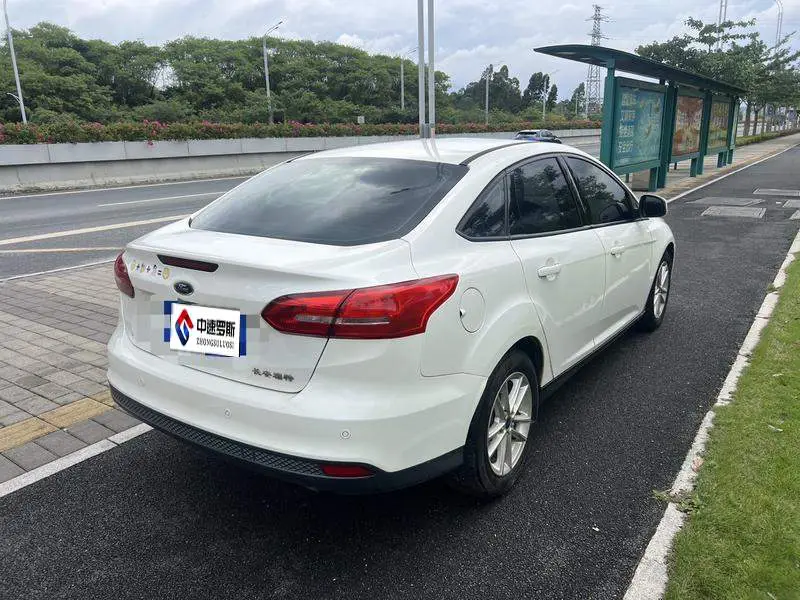 Fox 2015 Sedan 1.6L Automatic Fashion Edition — 6