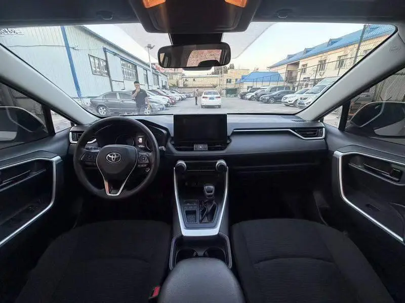 RAV4 Rongfang 2023 2.0L CVT 2WD Urban Edition — 7