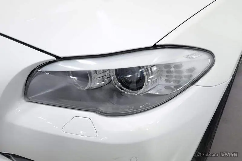BMW 5 Series 2011 523Li Luxury Model — 7